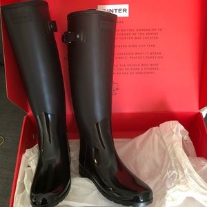 Black hunter boots